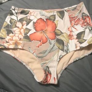 Kortni Jeane bottoms. Medium